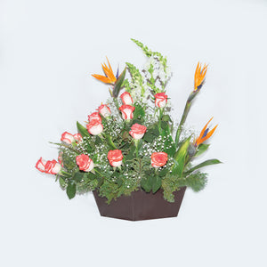 Arreglo Rosas y Ave del Paraíso