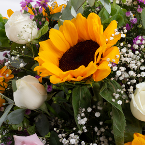 Arreglo de Girasoles y Rosas Blancas