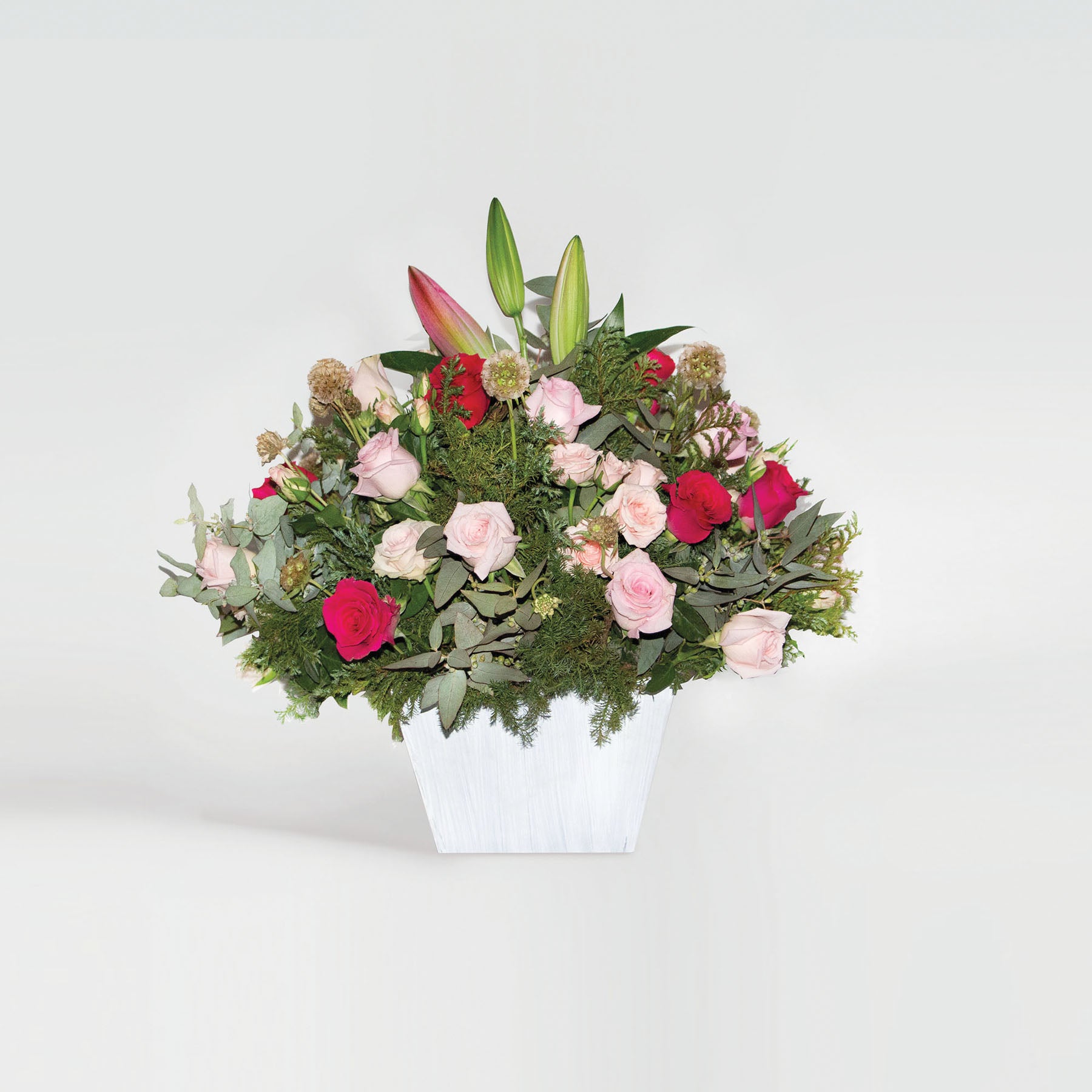 Arreglo de Rosas y Flores Acapulco con base Blanca