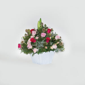 Arreglo de Rosas y Flores Acapulco con base Blanca